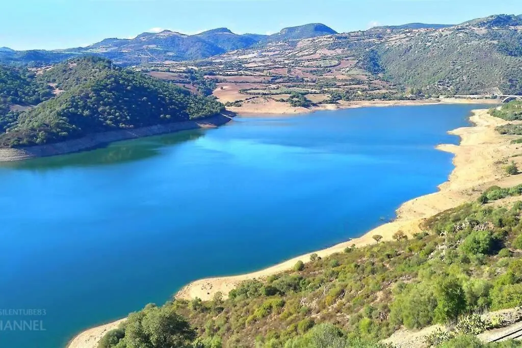 Seùlo Ferula Romantica Mansarda Tra Fiumi E Montagne Sardegna איטליה